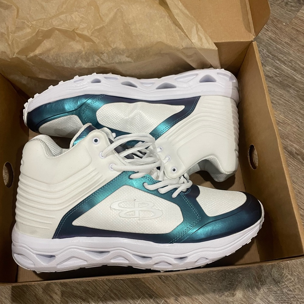 Boombah Men’s Ballistic Color Shift Turf Shoes in white/ aquamarine size 13